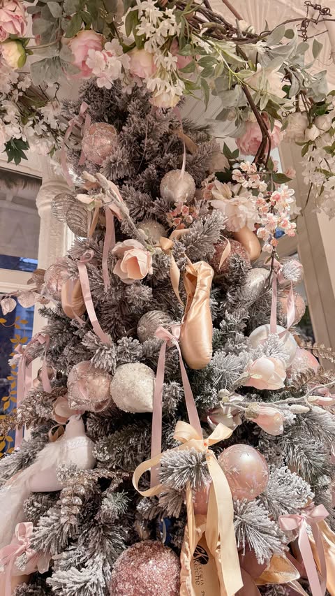 Instagram post by @ellagrace_official for InfluenceHer Collective. Caption reads: What’s inside the 2025 @influencehercollective....