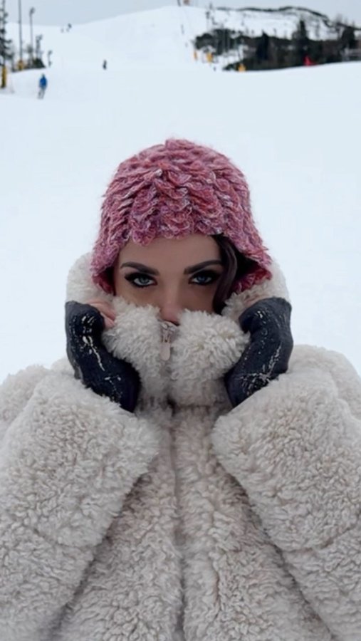 Instagram post by @lestanzedellamoda for Save The Duck. Caption reads: Cosa significa davvero Made in China per....