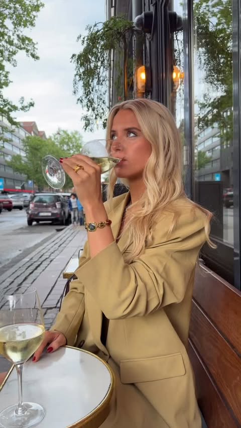Instagram post by @_liv_thygesen_ for En Route Jewelry. Caption reads: [...] goes out of stock…just saying ad//....