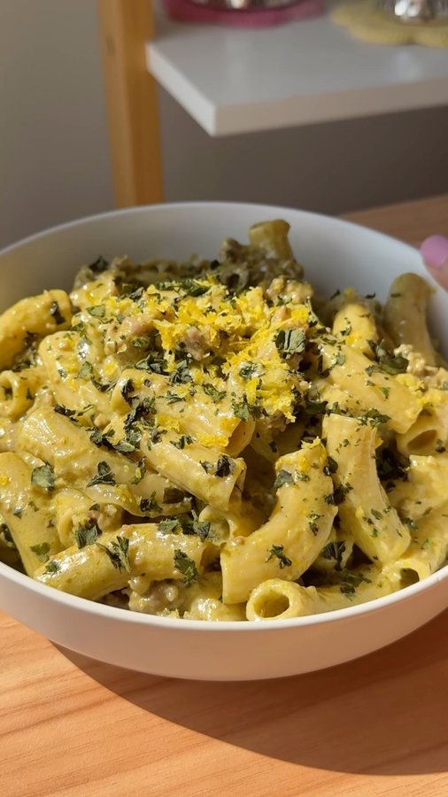Instagram post by an influencer for Premio Foods. Caption reads: [...] Pasta 🍝 Ingredients -1 lb @premiofoods....