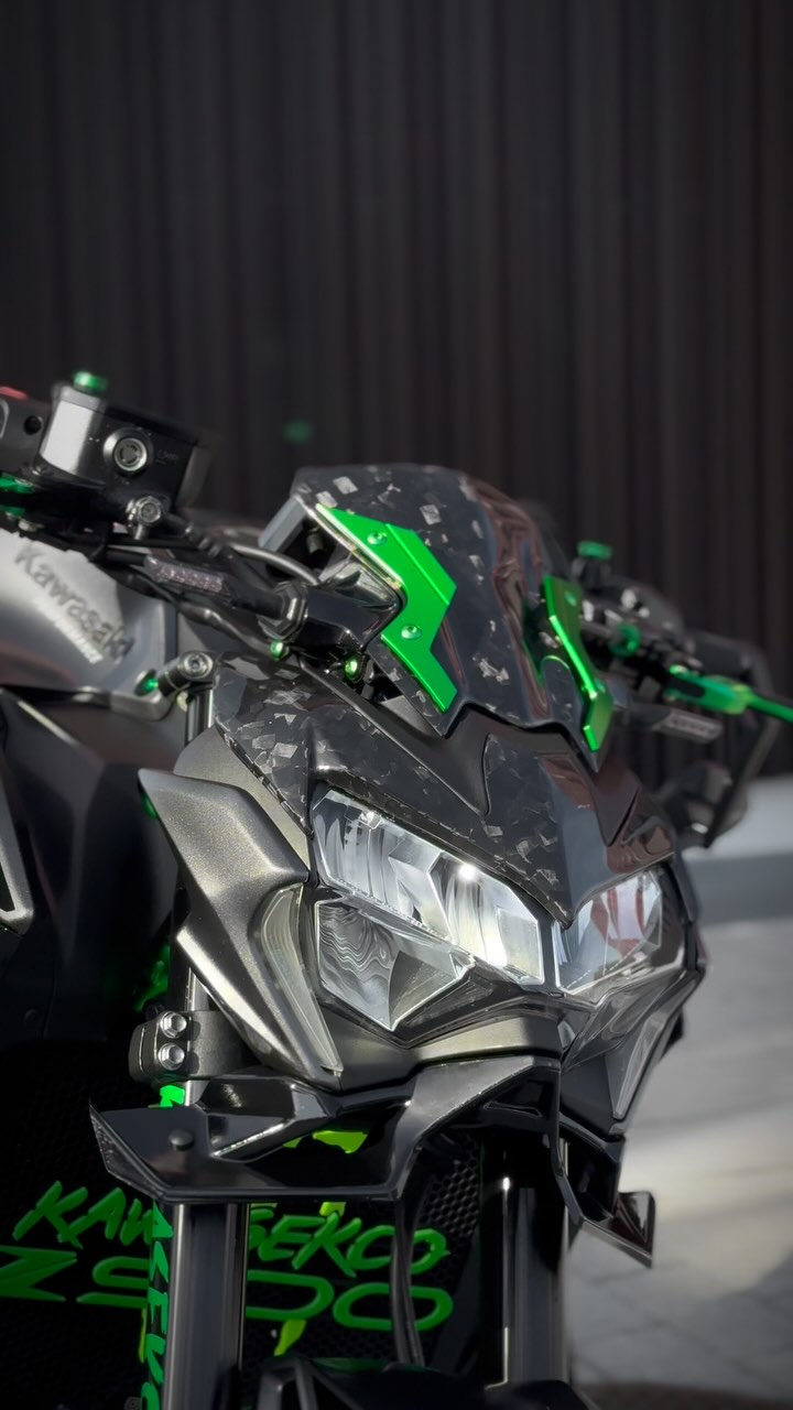 Instagram post by @kawasekco for Dainese. Caption reads: 𝑪𝑯𝑬𝑪𝑲 𝑶𝑼𝑻 𝑻𝑯𝑰𝑺 𝑫𝑶𝑷𝑬 $*!𝑻....