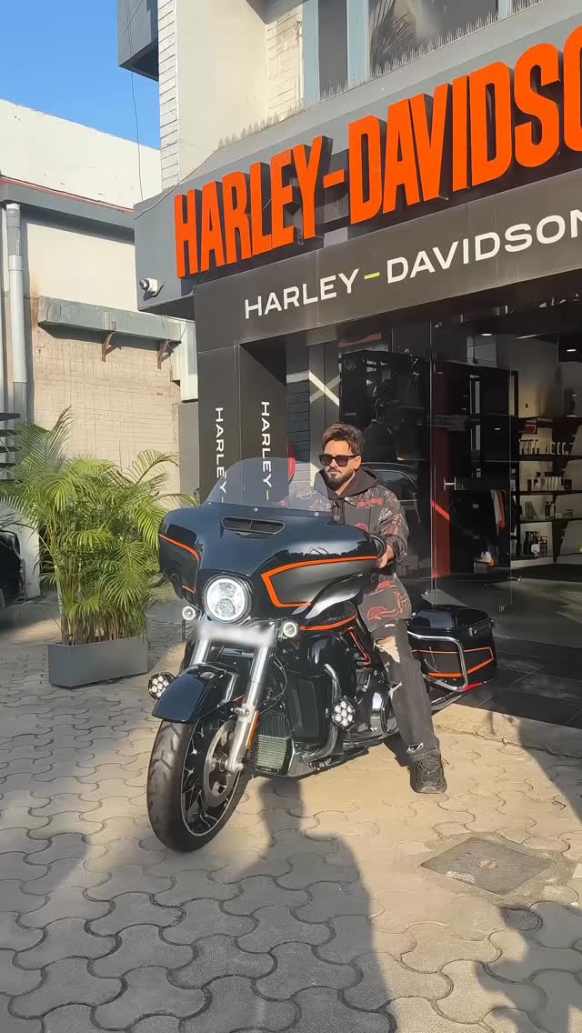Instagram post by @iamanaujla for Harley-Davidson. Caption reads: 🙏🏻❤️ .
Thankyou Arshdeep Bhaaji for this .....