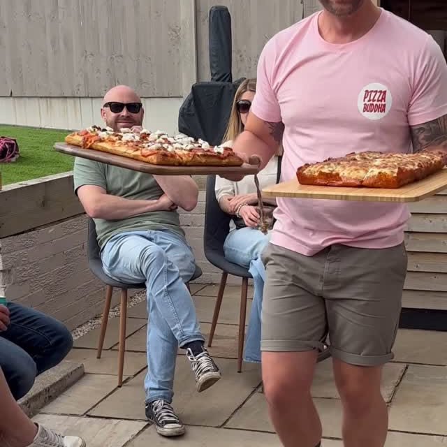 Instagram post by @scottspizzaproject for Ooni. Caption reads: [...] with one of the new range of @oonihq pizza....