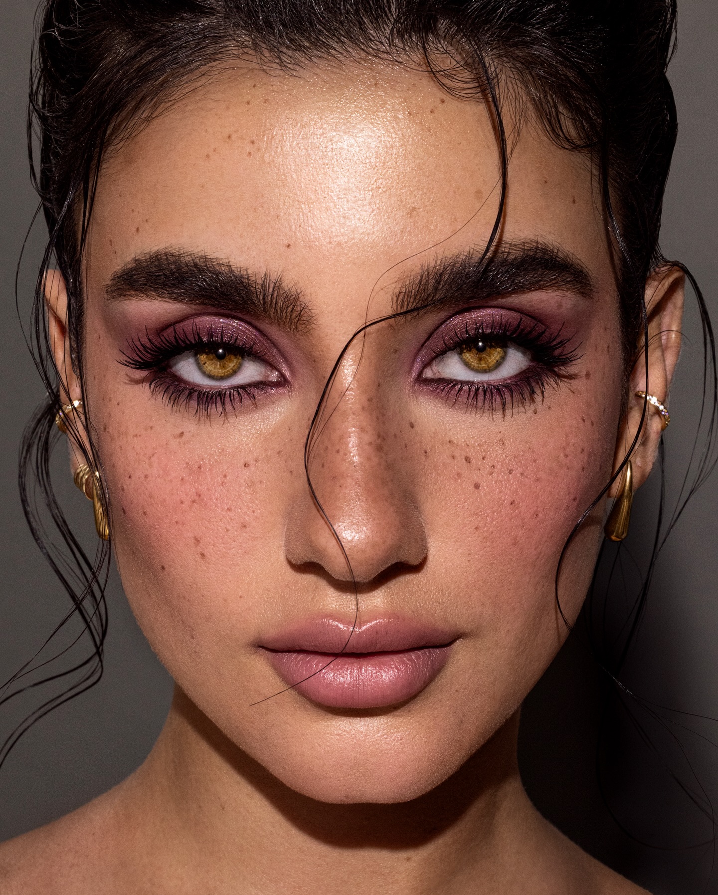 Instagram post by @shari.mua for NABLA Cosmetics. Caption reads: Cranberry Eyes 💄🍇 1,2 or 3? 

#makeup + photos....