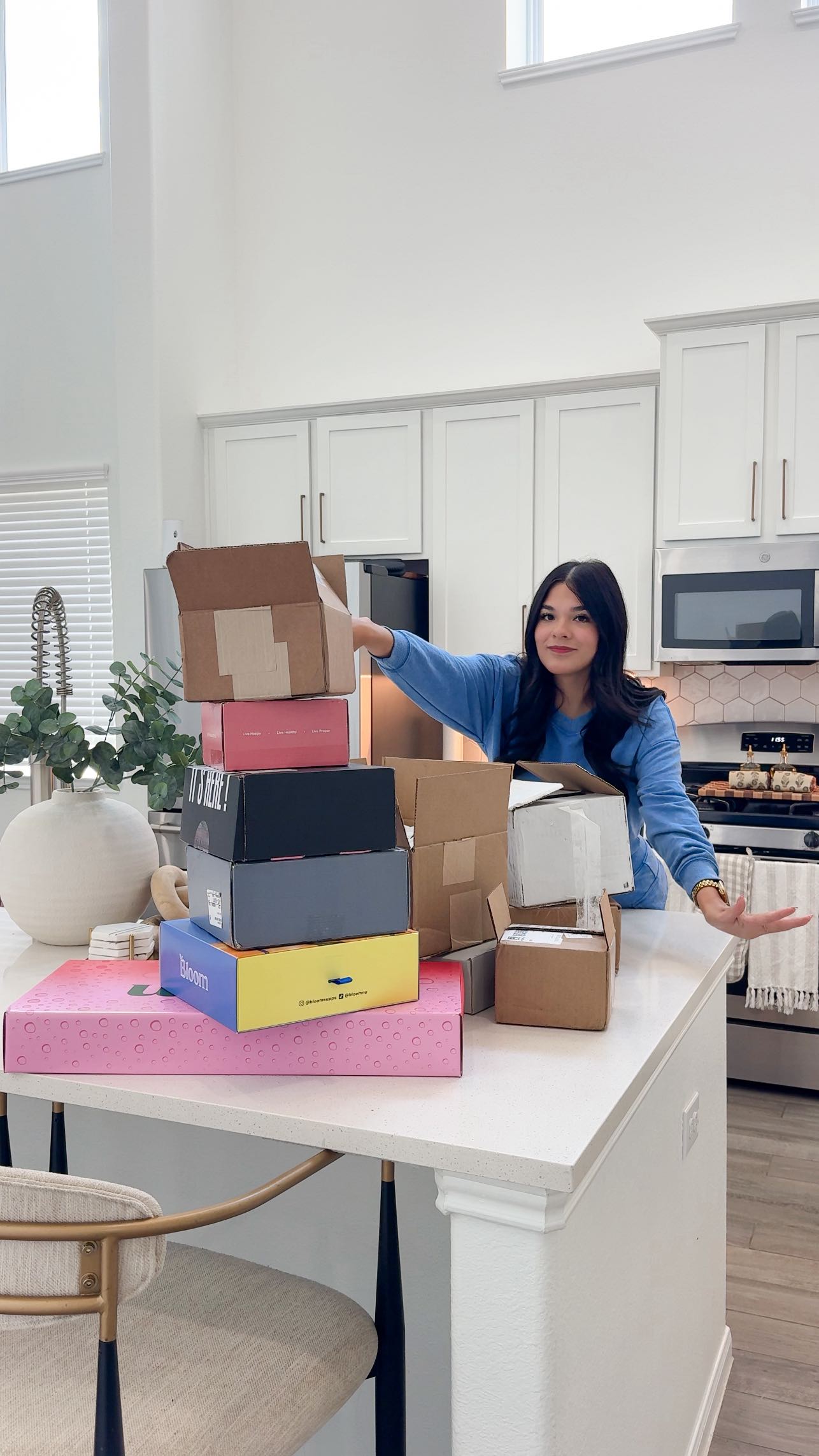 Instagram post by @itzellcastaneda for Frida Baby. Caption reads: video on trying these all out? I think YES 😍
....