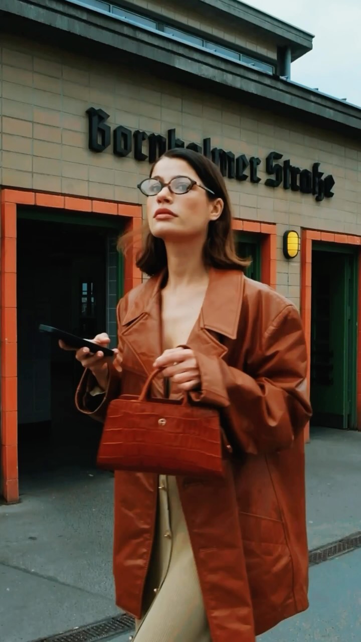 Instagram post by @leleberlin for Etienne Aigner AG. Caption reads: Anzeige/Ad If you wear a cute fit and want to make....