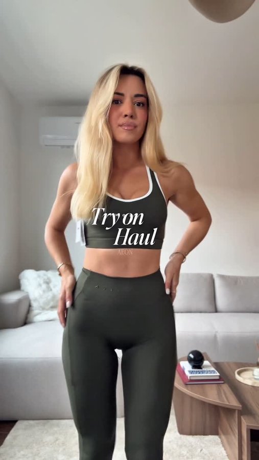 Instagram post by @andelica7 for Aeon Athletics. Caption reads: [...] napokon imam savršeni set za padel🏓....