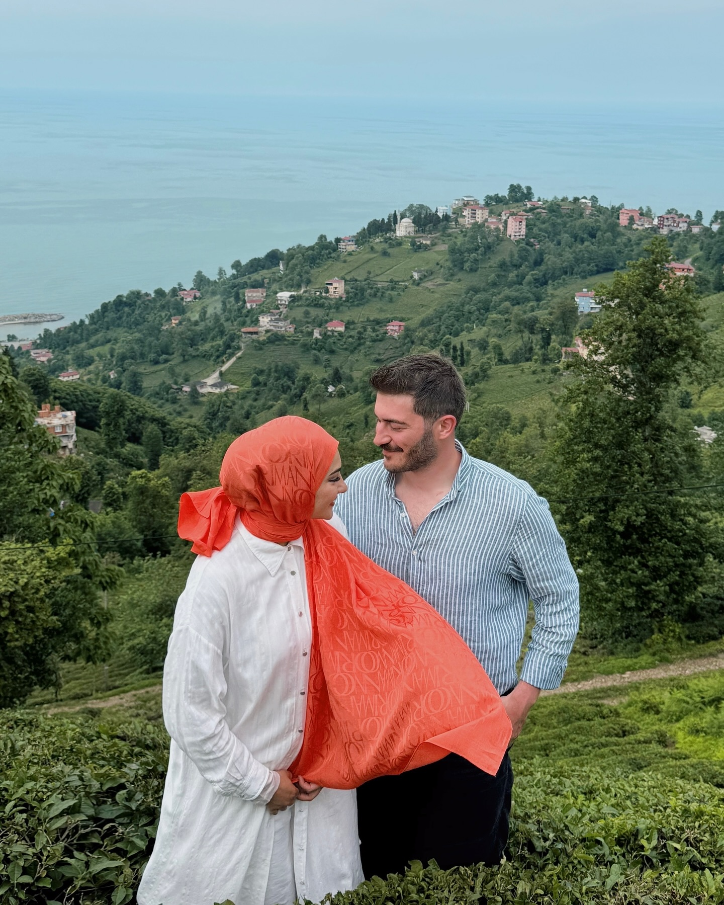Instagram post by @raakman for Imannoor. Caption reads: Nar çiçeği şalımla uyumlu müzik seçtim....