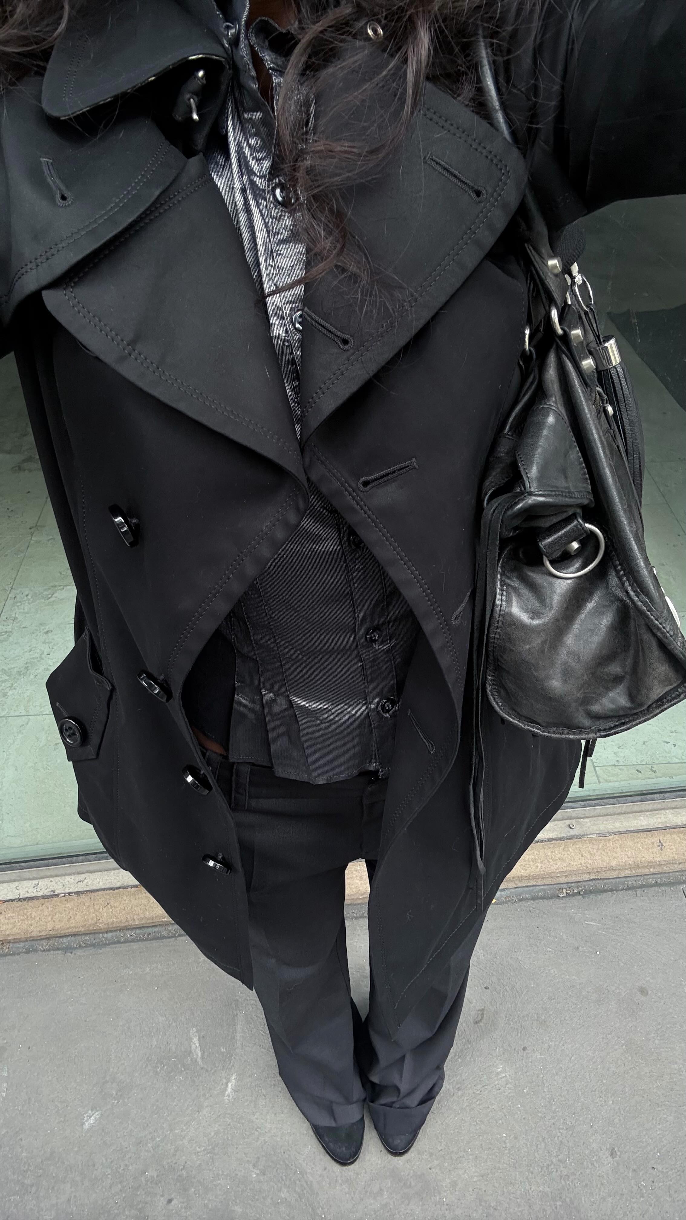 Instagram post by @bbyg6rl for Madison Reed. Caption reads: blue black > brown black 

via @madisonreed....