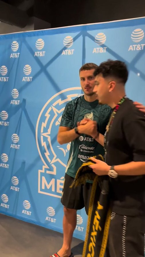 Instagram post by @santea__ for AT&T. Caption reads: W Experience! Thanks to @ATT for bringing me to....