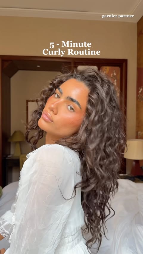 Instagram post by @luisapiou for Garnier. Caption reads: five minute curly routine!!!! @garnierusa....