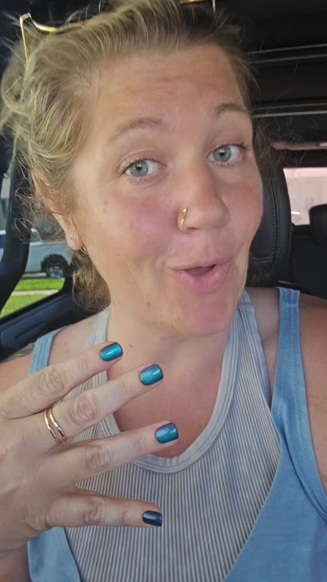 Instagram post by @lyndseydotw for impressbeauty. Caption reads: I've tried many press-on nails since I started....