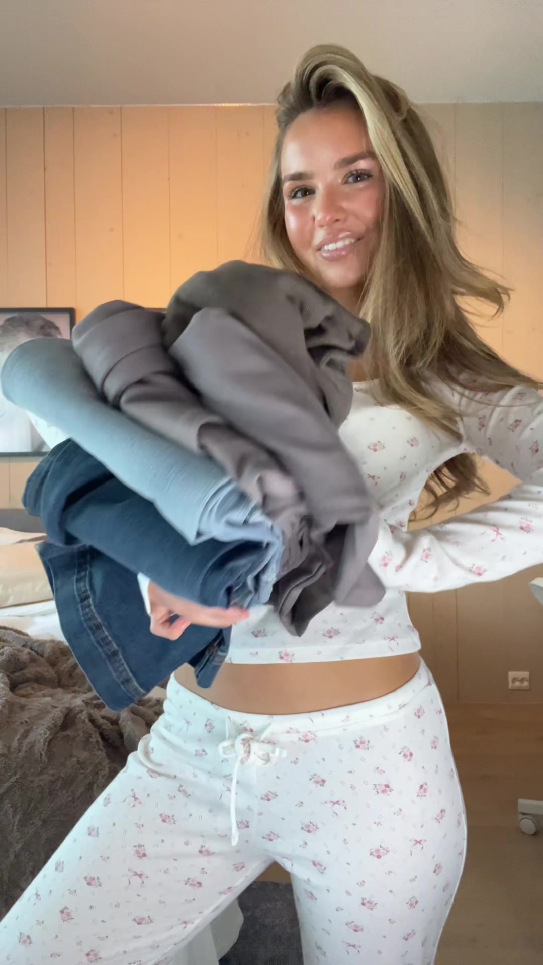 TikTok post by @spannelouise for Nelly. Caption reads: Reklame for @NELLY.COM 🩷 koden «20SPANNE» for 20%....