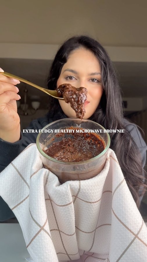 Instagram post by @wellnessbylaila for Four Sigmatic. Caption reads: mix 1 mashed banana, 1 scoop chocolate protein....