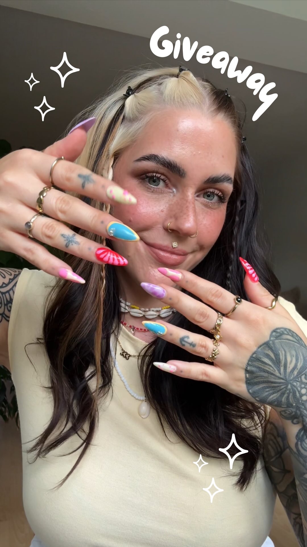 Instagram post by @sharkbeautyde for Neonail. Caption reads: Anzeige | BEENDET
Waves, die wie vom Strand....