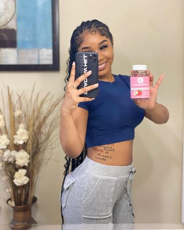 Instagram post by @theylovelea for Flat Tummy Co. Caption reads: #ad Y’all so glad I got my @flattummyco Apple....