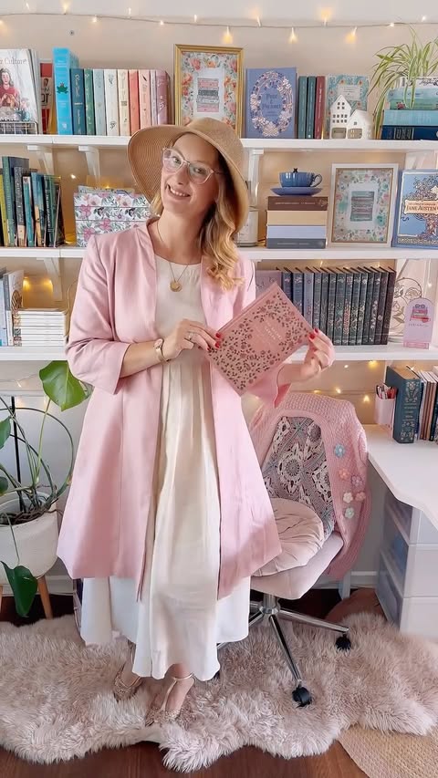 Instagram post by @blossomingthroughbooks for Linticoshop. Caption reads: [...] is a new spring release from by @linticoshop....