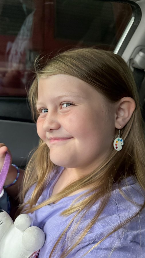 Instagram post by @shelly_and_madisyn for Outschool. Caption reads: Learning just got a whole lot easier (and more....