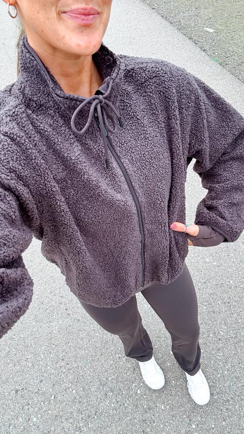 Instagram post by @ms.johnson.teaches for HYDROJUG. Caption reads: HOW EXCITING!!! use code MSJOHNSON to save 10%....