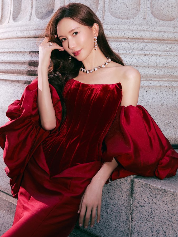 Instagram post by @chiling.lin for Pomellato. Caption reads: 💎A brilliant day and a sparkling night, all....