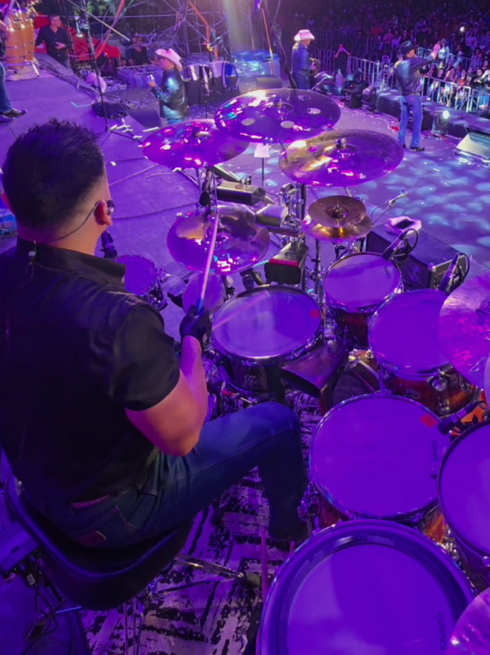 TikTok post by @eltorodelatambora for EVANS Drumheads. Caption reads: #thebrahmadrums  . . . #toroholic  . @Evans....