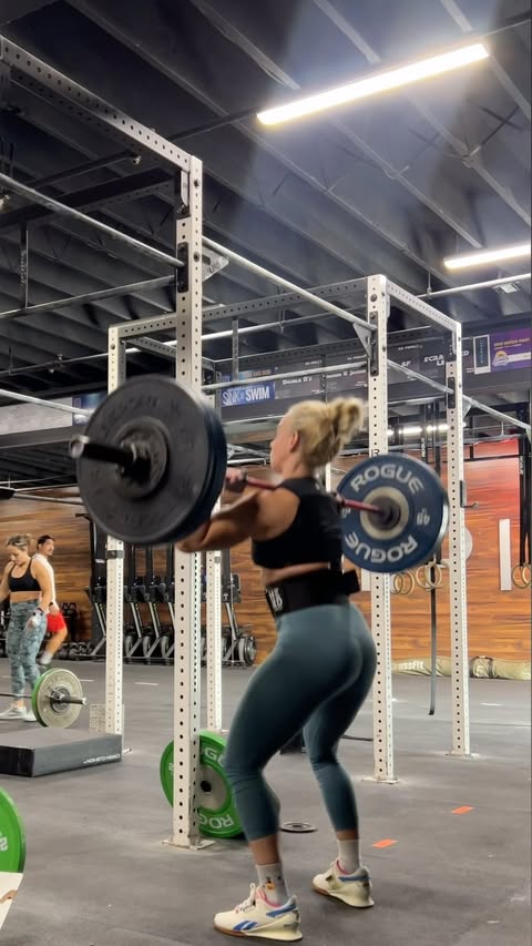 Instagram post by @carol_petrillo26 for Born Primitive. Caption reads: [...] is that you start… SHOPPING ✨ @bornprimitive....