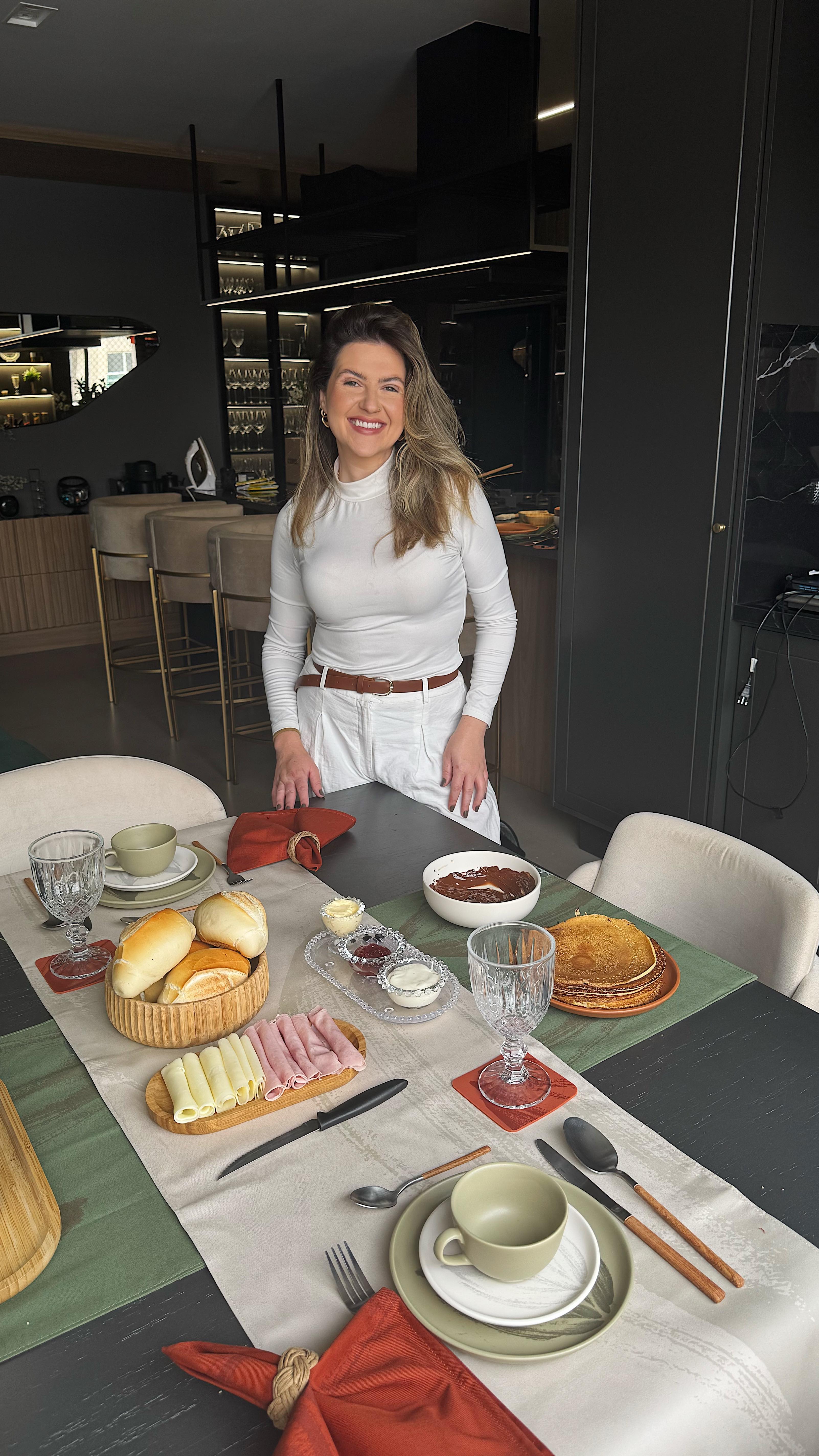 Instagram post by @natkoch for Cacau Show. Caption reads: Pequenos detalhes que transformam encontros em....