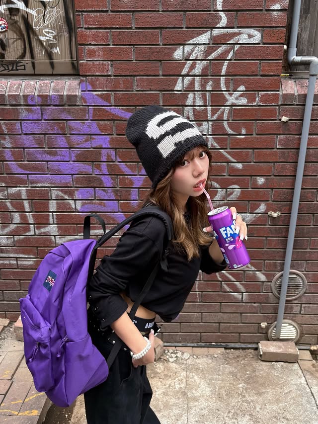 Instagram post by @shiori_s22 for JanSport. Caption reads: Bag: @jansportjp 💜 #pr #jansport #マイジャンスポ....