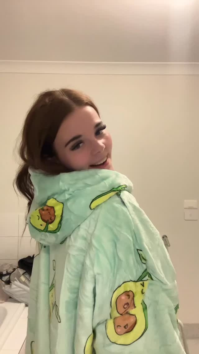 Instagram post by @tianaawadsworthh for The Oodie. Caption reads: [...] winter 🥰🥰 DISCOUNT CODE: TIANA20 #theoodie....
