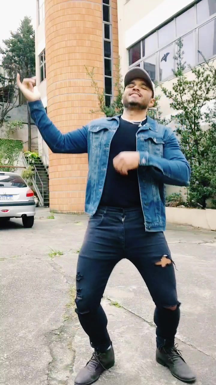 TikTok post by @amiltonmoura_ for LATAM Airlines. Caption reads: #LATAMnoRockinRio @latam airlines....