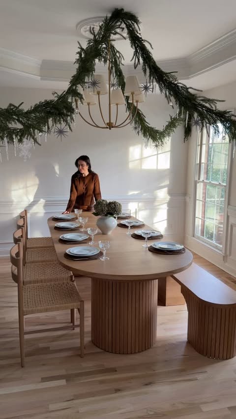 Instagram post by @caroldemaurohome for Transformer Table. Caption reads: [...] This compact round table from....