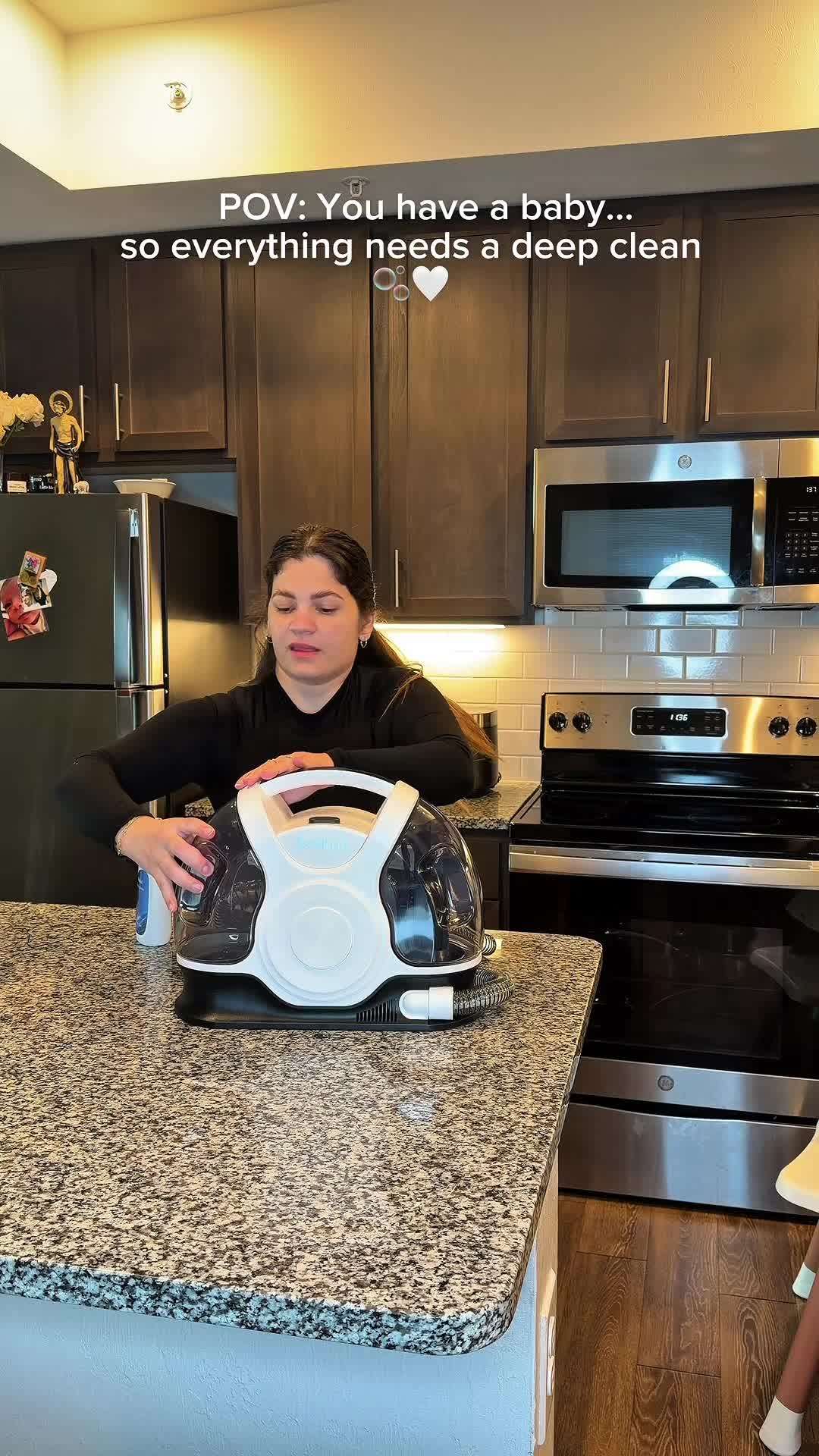 TikTok post by @clauherrera2107 for REDHUT CleanMaster. Caption reads: [...] #momlife #mamáprimeriza #momtok @REDHUT....