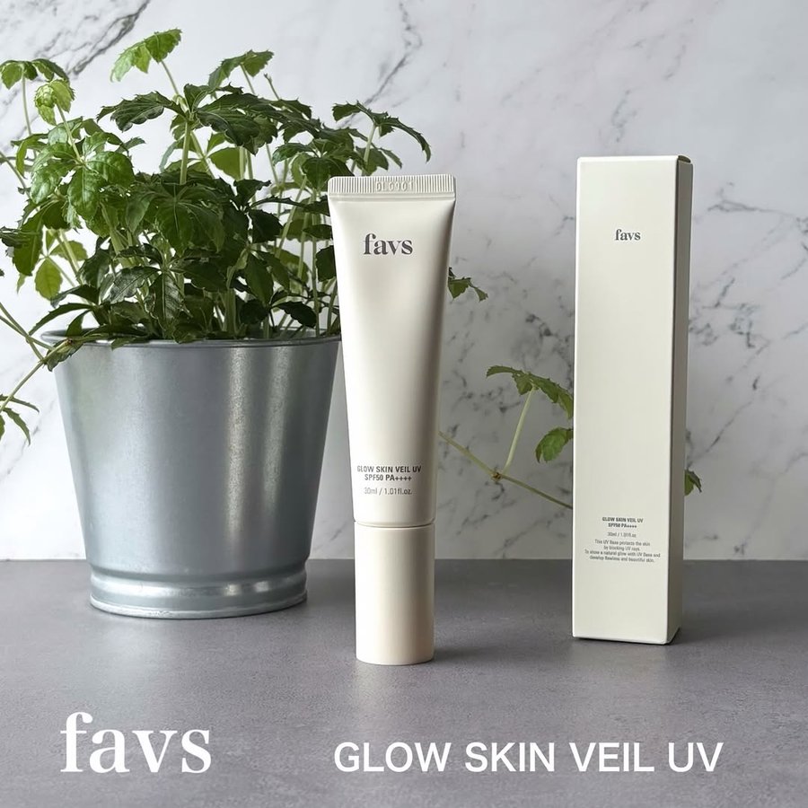 Instagram post by @po_po2525man for favs. Caption reads: 🌿 GLOW SKIN VEIL UV グロウスキンヴェールUV favs....