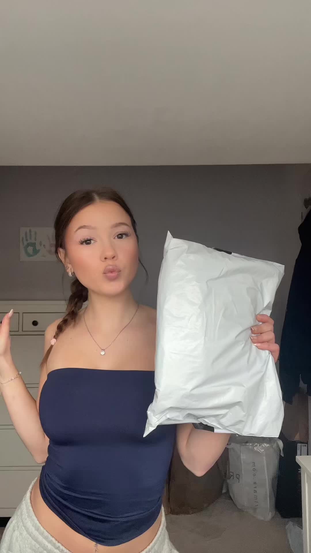 TikTok post by @sevelova for Mystic Store. Caption reads: @MYSTIC ★ 🤍 mam to ustrihnout??? #haul #mystic....