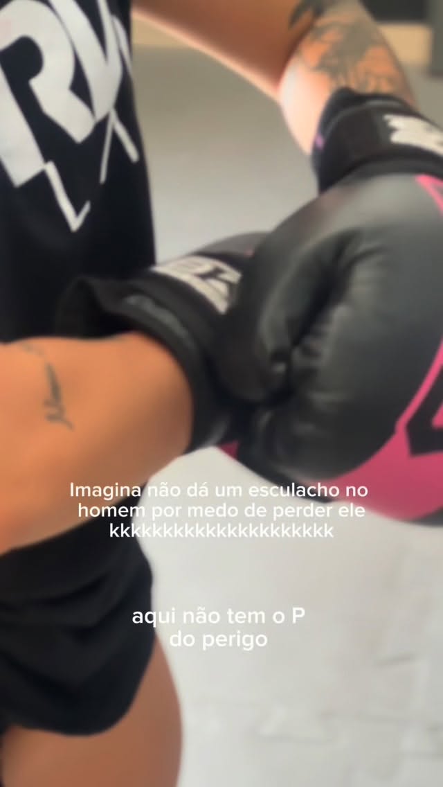 Instagram post by @monique.ruchell for BOLD SNACKS. Caption reads: USE 🏷️MRUCHELL NA @darklabsuplementos....