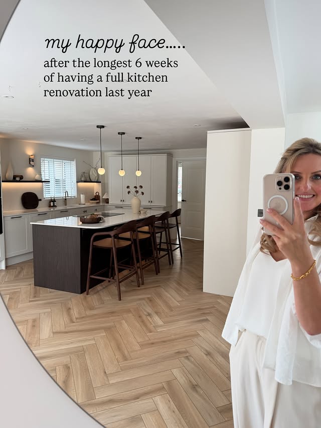 Instagram post by @cb_loves_interiors_20 for Howdens. Caption reads: r e n o v a t i o n - k i t c h e n
-
They say it....