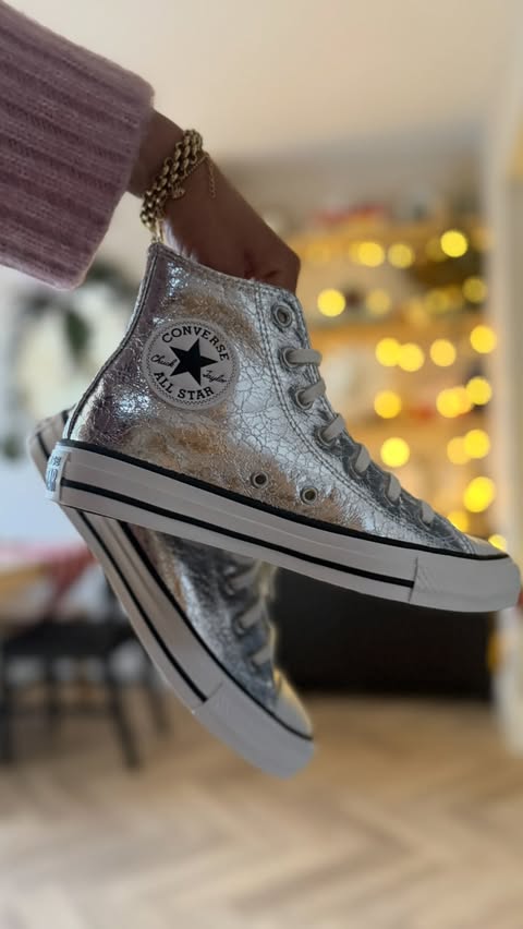 Instagram post by @motherhood_styled for Stylink. Caption reads: Twixmas… I mean is it even still Christmas? Are....