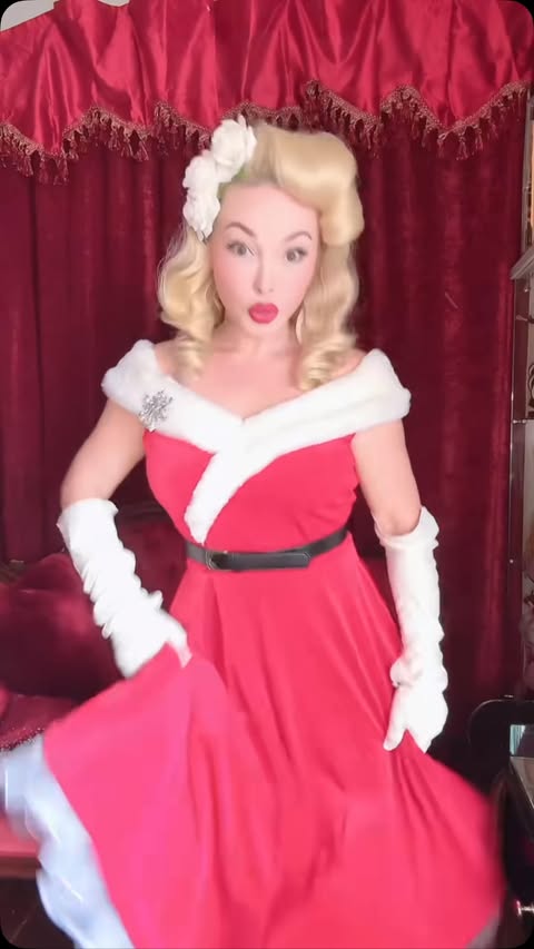 Instagram post by @heidibrucepinups for Retro Stage. Caption reads: @retrostage_official Doesn’t think it’s too early....