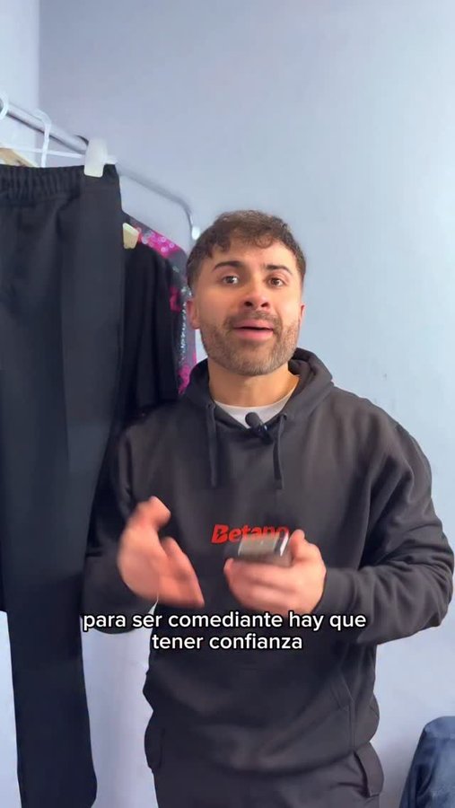 Instagram post by @elmarceloalcazar for Betano. Caption reads: Si lo estás dudando en este momento, solo confía....