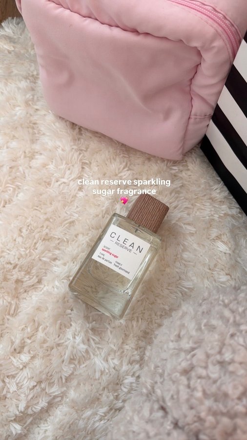 Instagram post by @sincerely.betty for Clean Beauty. Caption reads: The perfect gourmand scent 😌🐞🍭💖⁣
⁣
Bestie,....