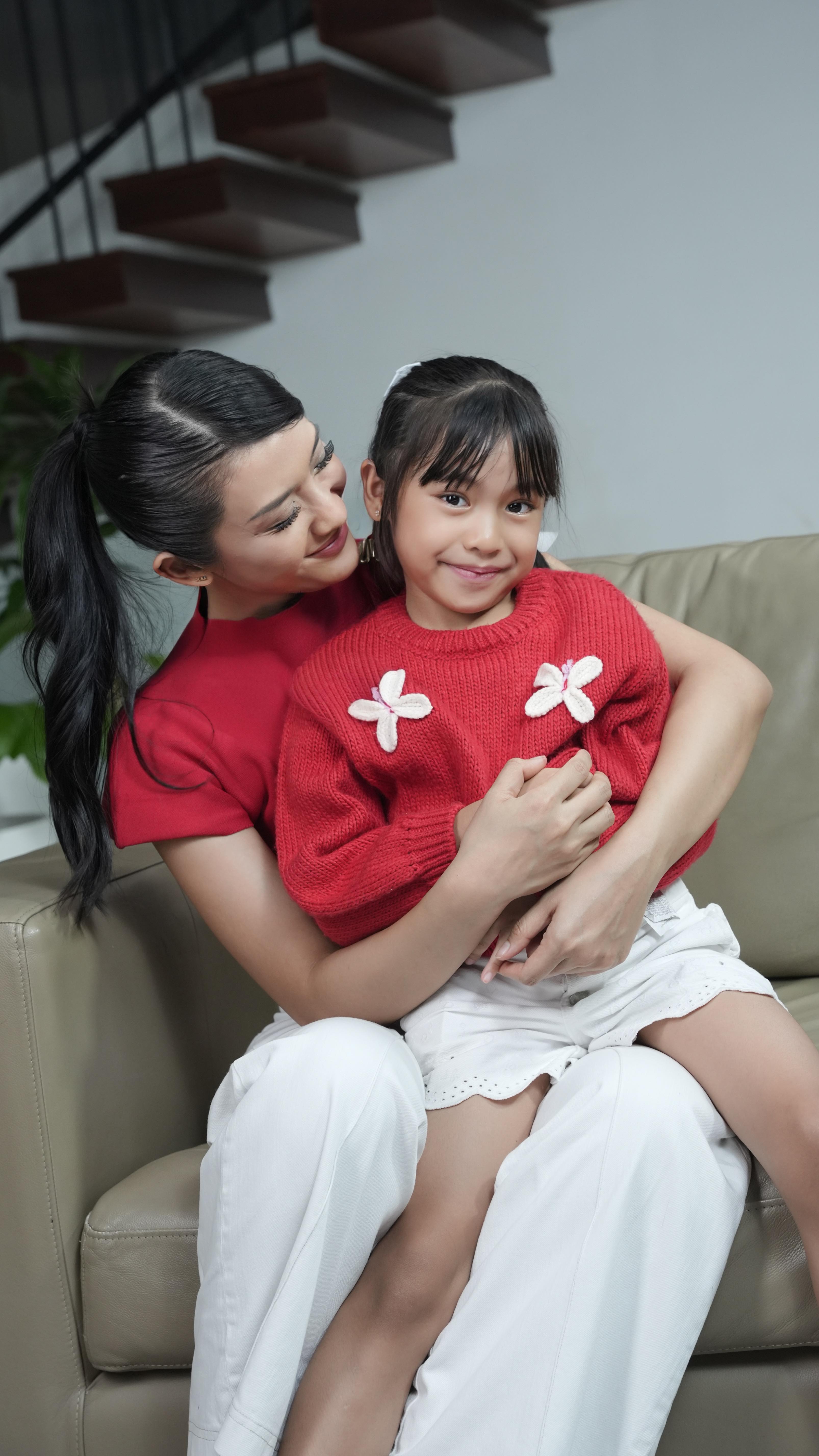 Instagram post by @anissaaziza for Tanya Pepsodent. Caption reads: Snack time sama Alea selalu ada aja kejutan.....