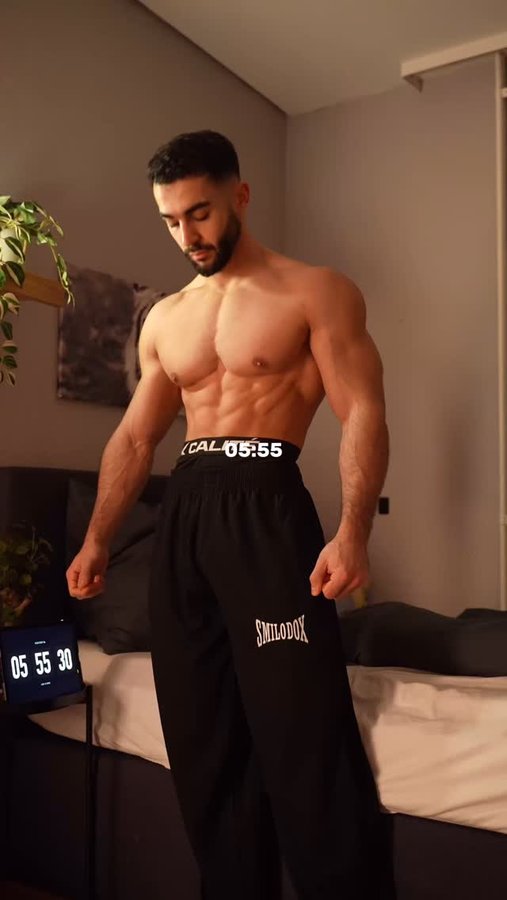 Instagram post by @fatihbicioglu for Neosupps. Caption reads: Ad* Code FATIH bei @neosupps • • • #motivation....