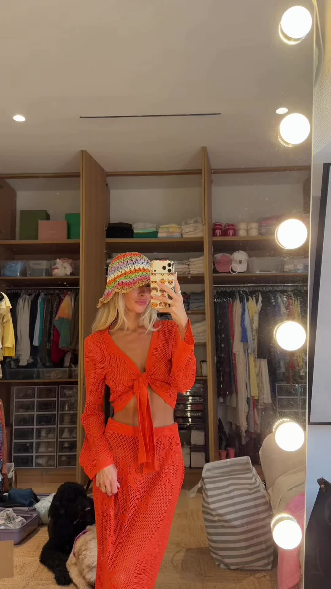 TikTok post by @payyylarrr for Saodimallsu Shop. Caption reads: [...] #beachvibes #summervibes @Saodimallsu shop.