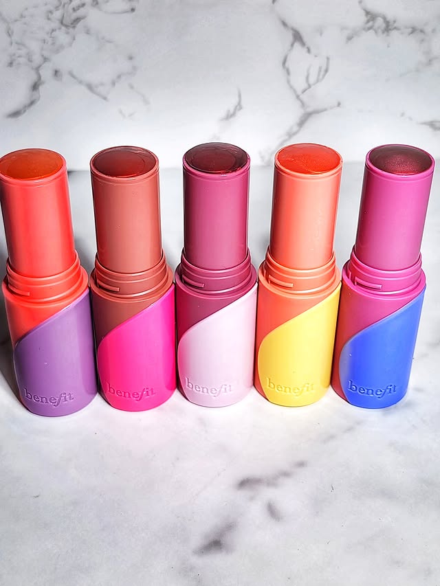 Instagram post by an influencer for Benefit Club Pink US. Caption reads: [...] to @benefitcosmetics and @benefitclubpinkus,....