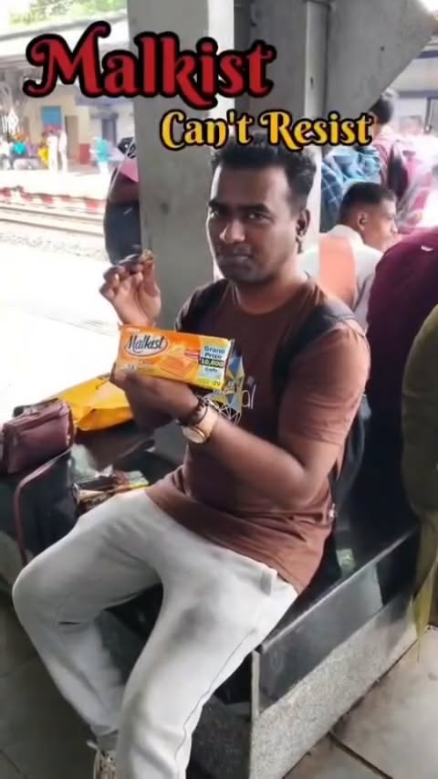 Instagram post by @harshadlagade for Malkist Premium Crackers. Caption reads: Yummy Malkist biscuit ke saath jeet hazaro rupees....
