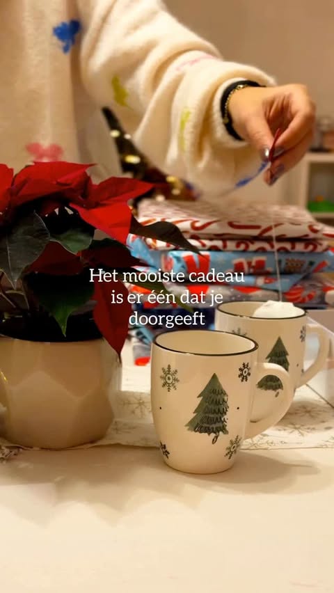 Instagram post by @cocktailsandcuddles for bol. Caption reads: Advertentie @bol | Sommige cadeautjes zijn niet....