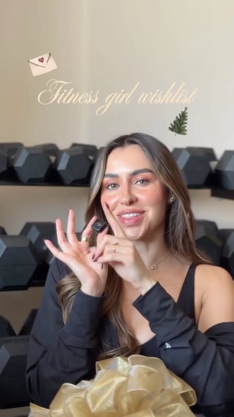 Instagram post by @yeardleyespejo for Fabletics. Caption reads: Christmas wishlist version fitness 🤭🧸📜🎁
....