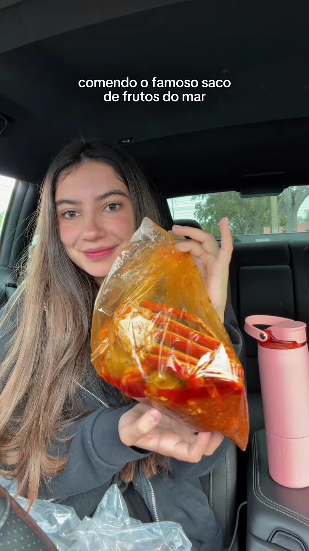 TikTok post by @mahhney for BruMate. Caption reads: comendo saco de frutos do mar @BrüMate....