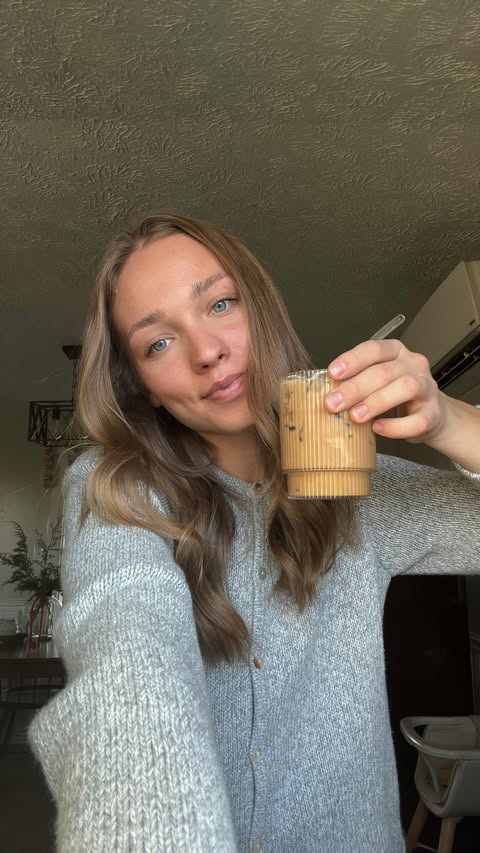 Instagram post by @elona.zabolotskiy for Tossware. Caption reads: [...] 🤌🏼☕️✨
using the cutest cups from....