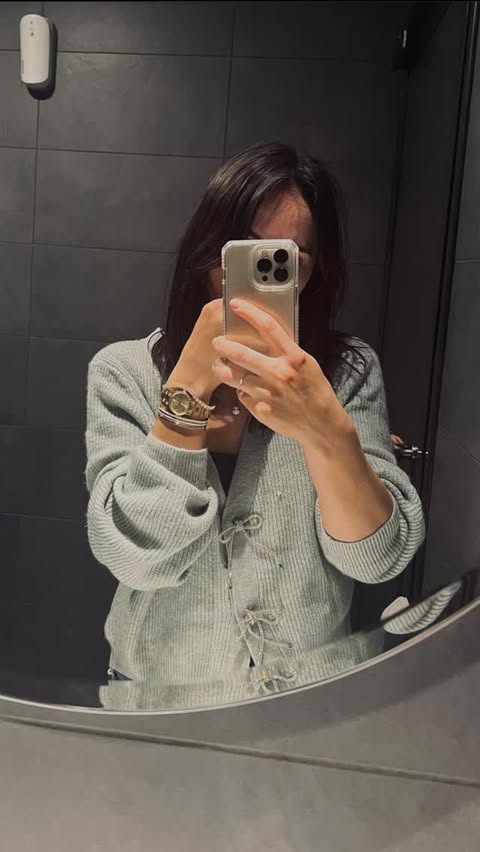 Instagram post by @alexandra_petram for Daniel Wellington. Caption reads: [...] 20% off 📌FORYOU2 code 
@danielwellington....